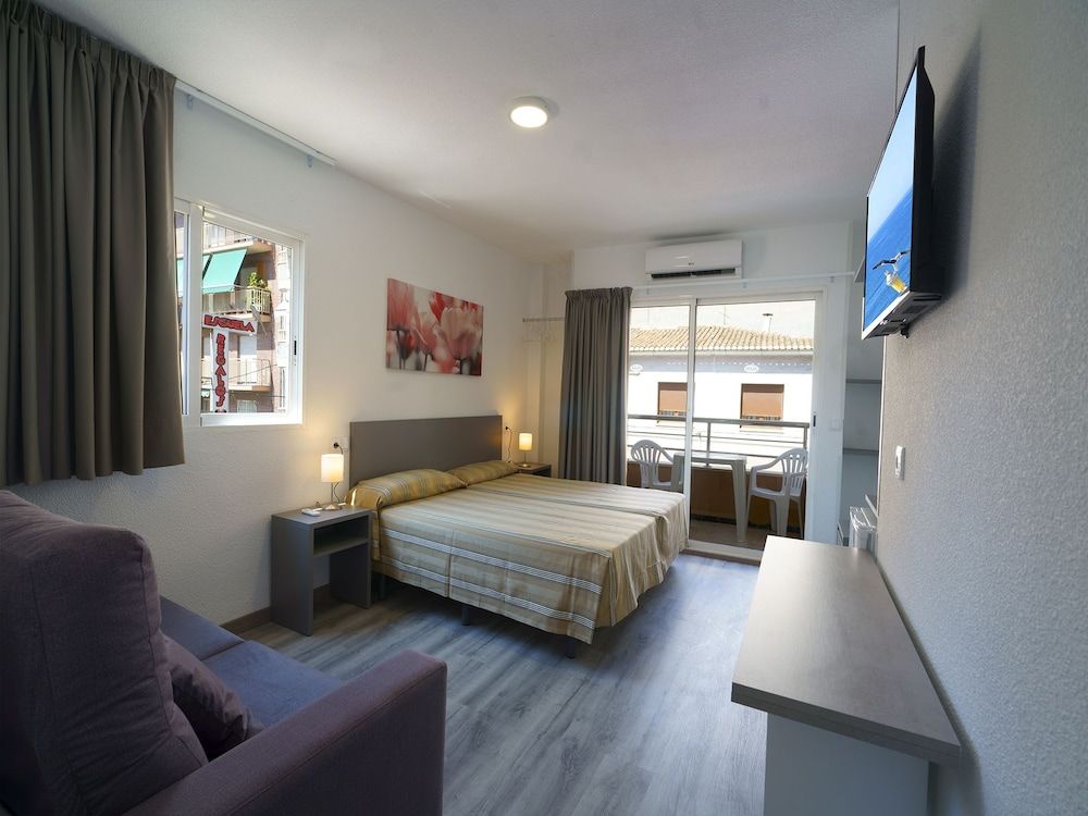 Hostal Anna Benidorm Quadruple Room 2