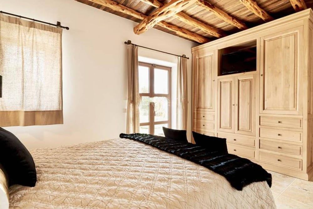 Villa (6 Bedrooms)