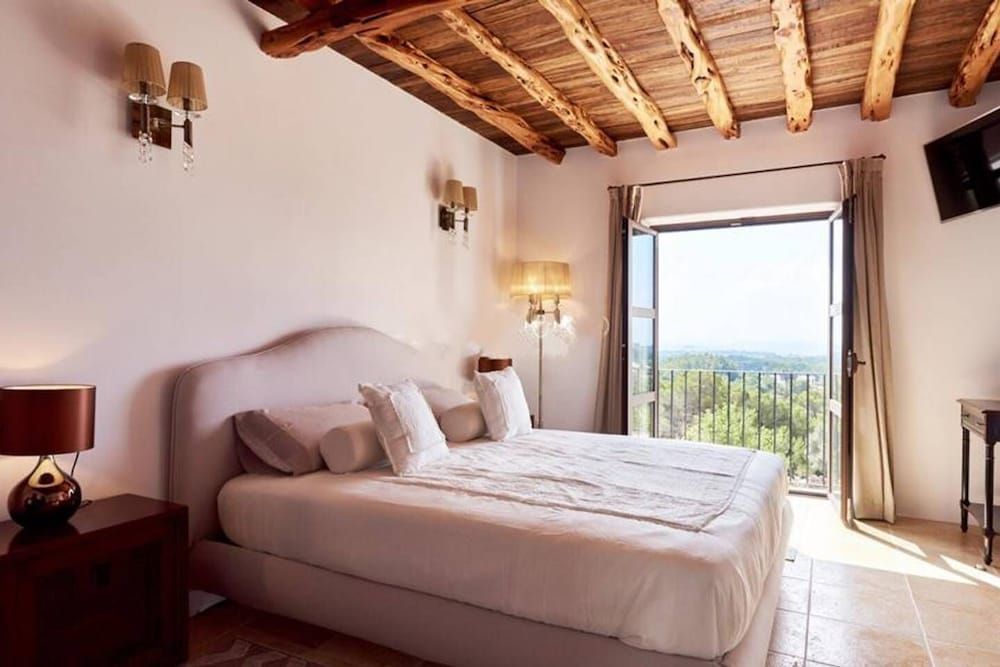 Villa (6 Bedrooms)