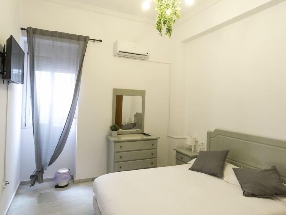 Double Room, Shared Bathroom (1)