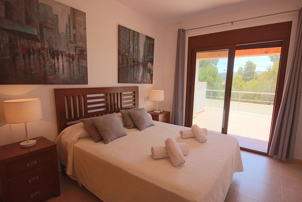 Villa (6 Bedrooms)