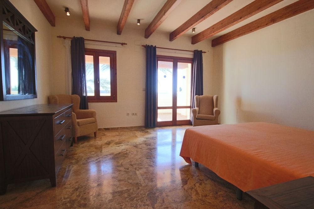 Villa (4 Bedrooms)