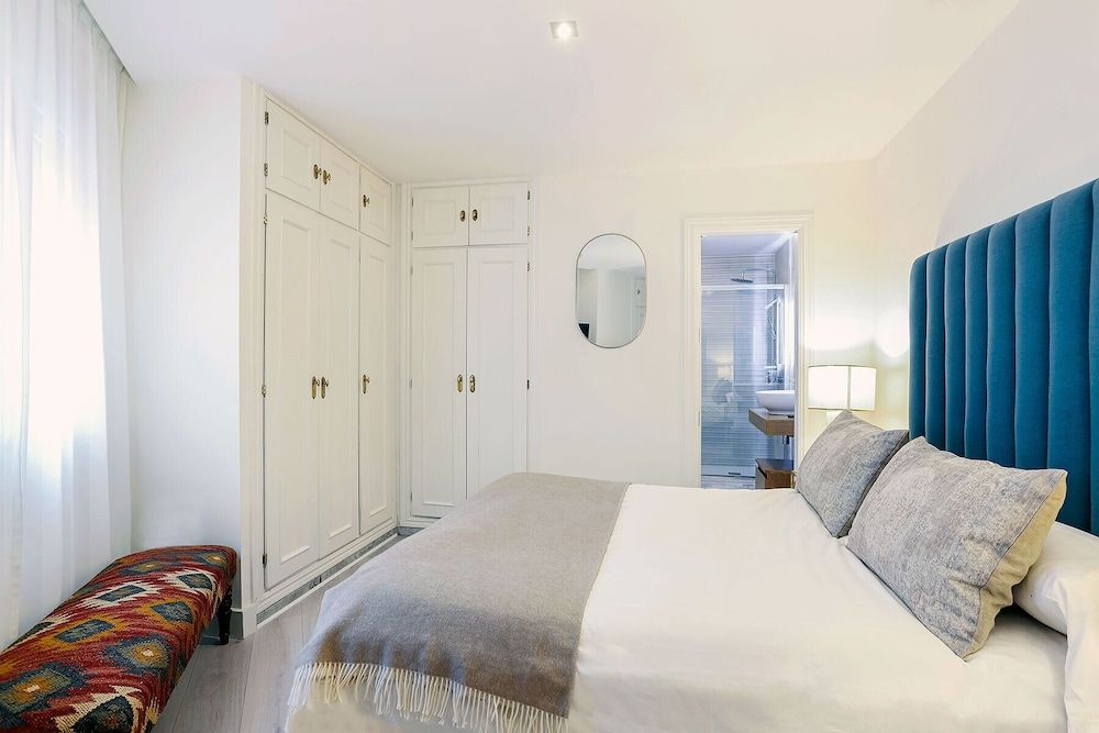 Apartment (4 Bedrooms)
