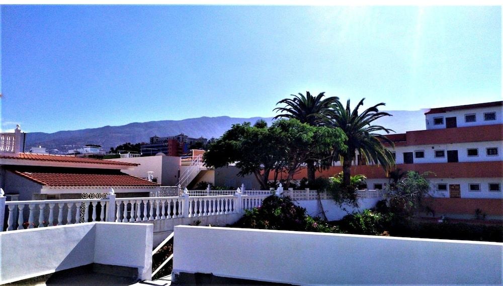 Studio, Multiple Bedrooms, Smoking, Balcony