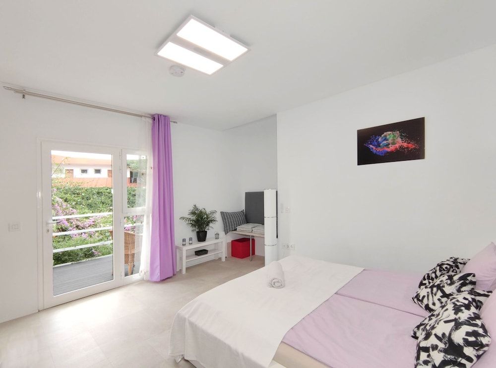 Studio, Multiple Bedrooms, Smoking, Patio