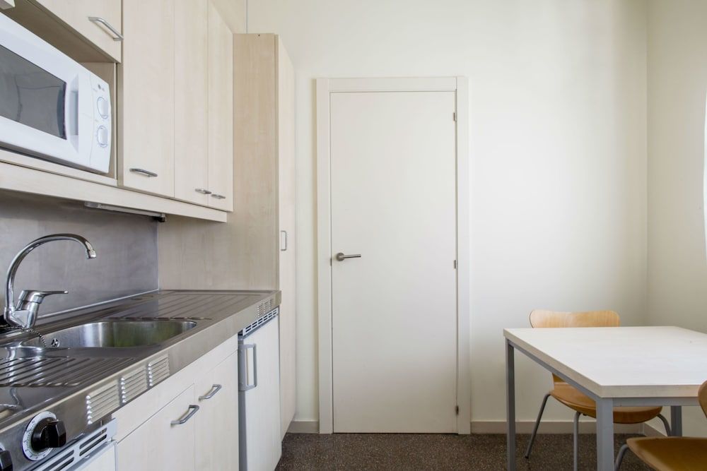 Albergue Residencia Universitaria Resa Los Abedules - Campus Accomodation Quadruple Room, 2 Bedrooms, Kitchenette 5