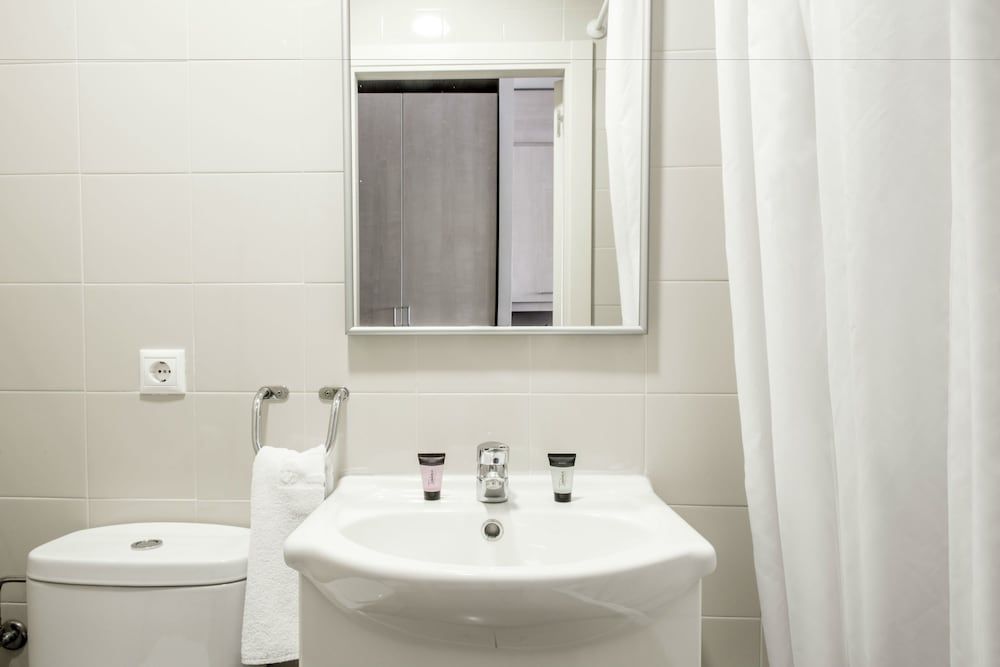 Albergue Residencia Universitaria Resa Los Abedules - Campus Accomodation Quadruple Room, 2 Bedrooms, Kitchenette 4