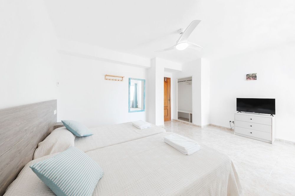 Hostal Cala Llombards Standard Twin Room 14