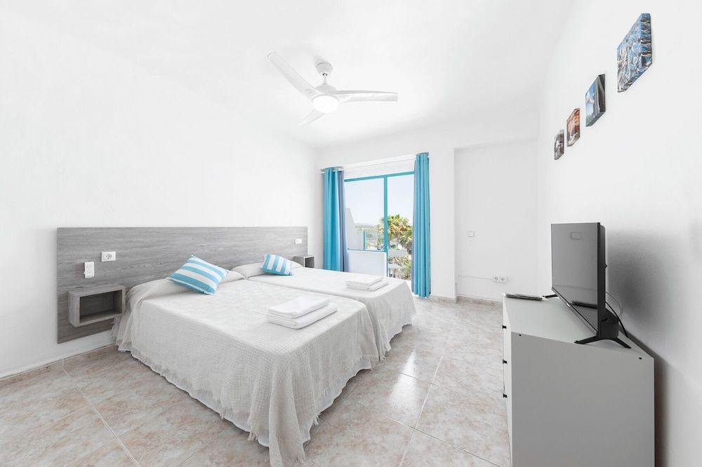 Hostal Cala Llombards Standard Twin Room 15