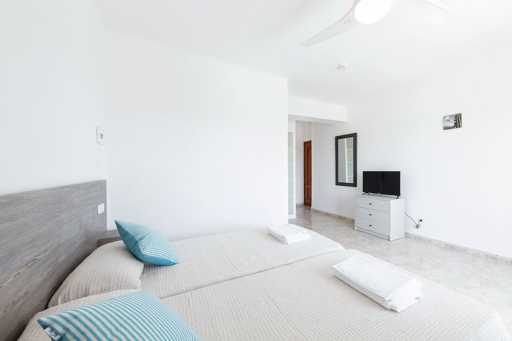 Hostal Cala Llombards Standard Twin Room 4