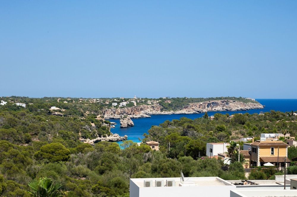 Hostal Cala Llombards Twin Room, Sea View 8