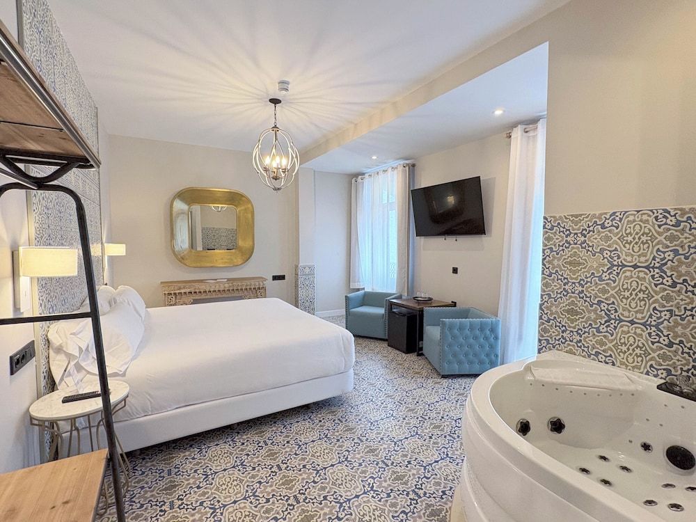 Akla Hotel Badajoz Premium Double Room, 1 King Bed, Hot Tub 3