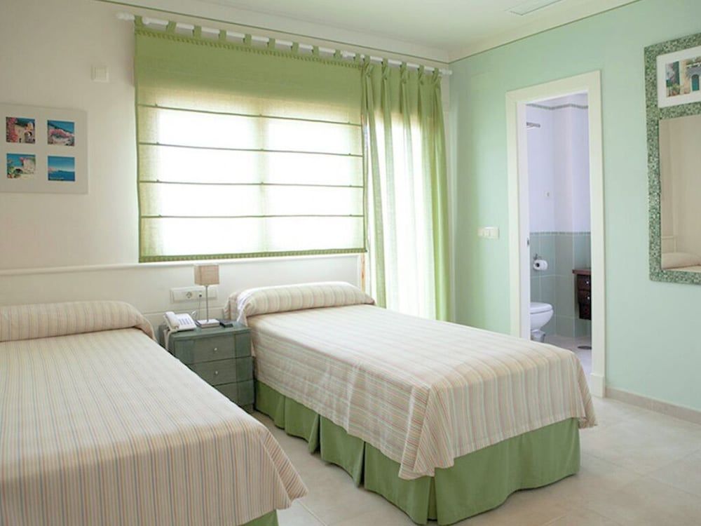 Standard Double or Twin Room, Partial Sea View