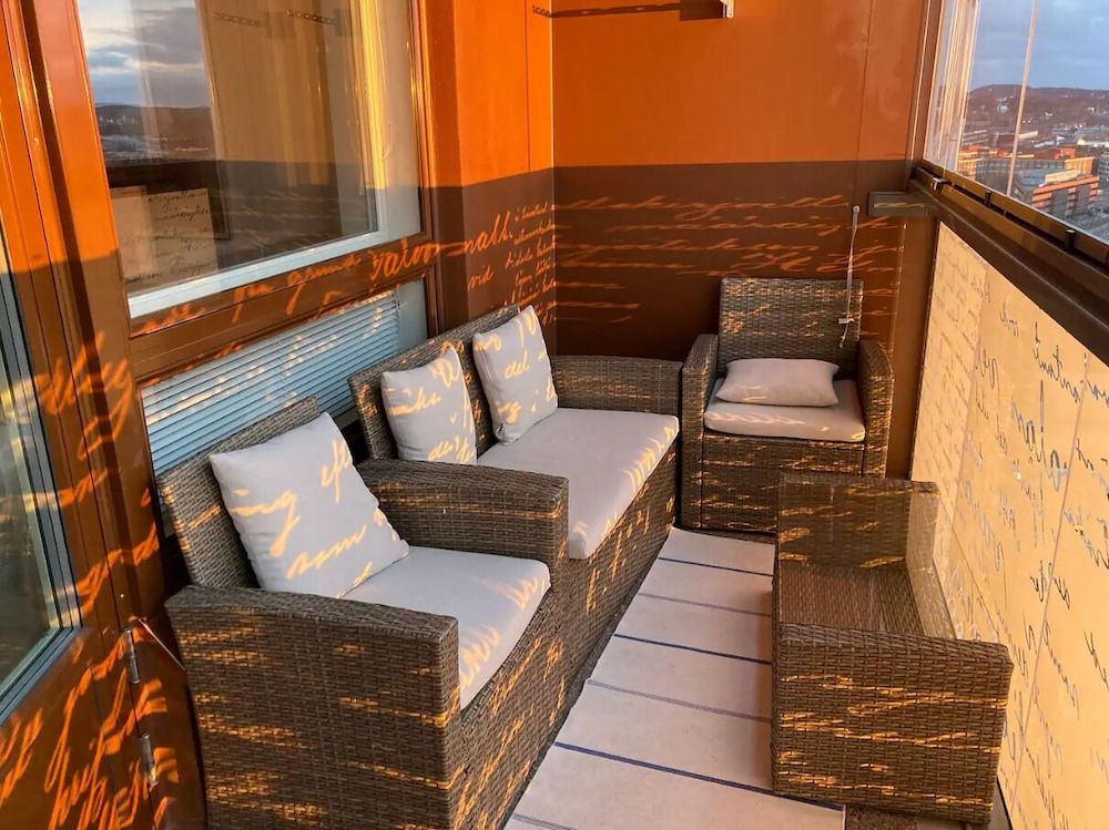 Fabulous 1BR Apt with Sauna & Views Deluxe Apartment, Balcony, City View 3