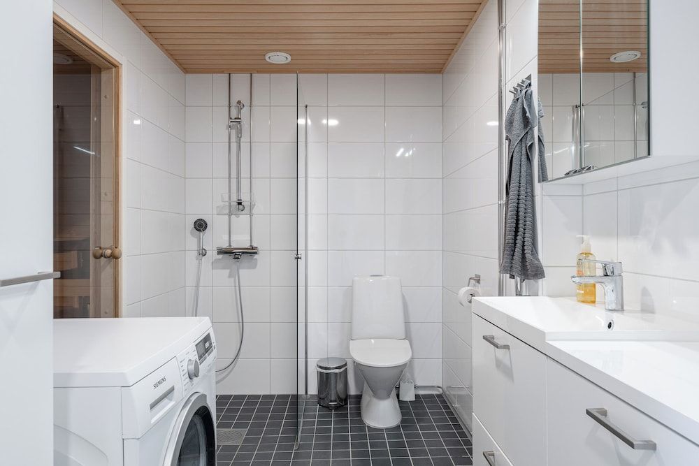 Fabulous 1BR Apt with Sauna & Views Deluxe Apartment, Balcony, City View 7