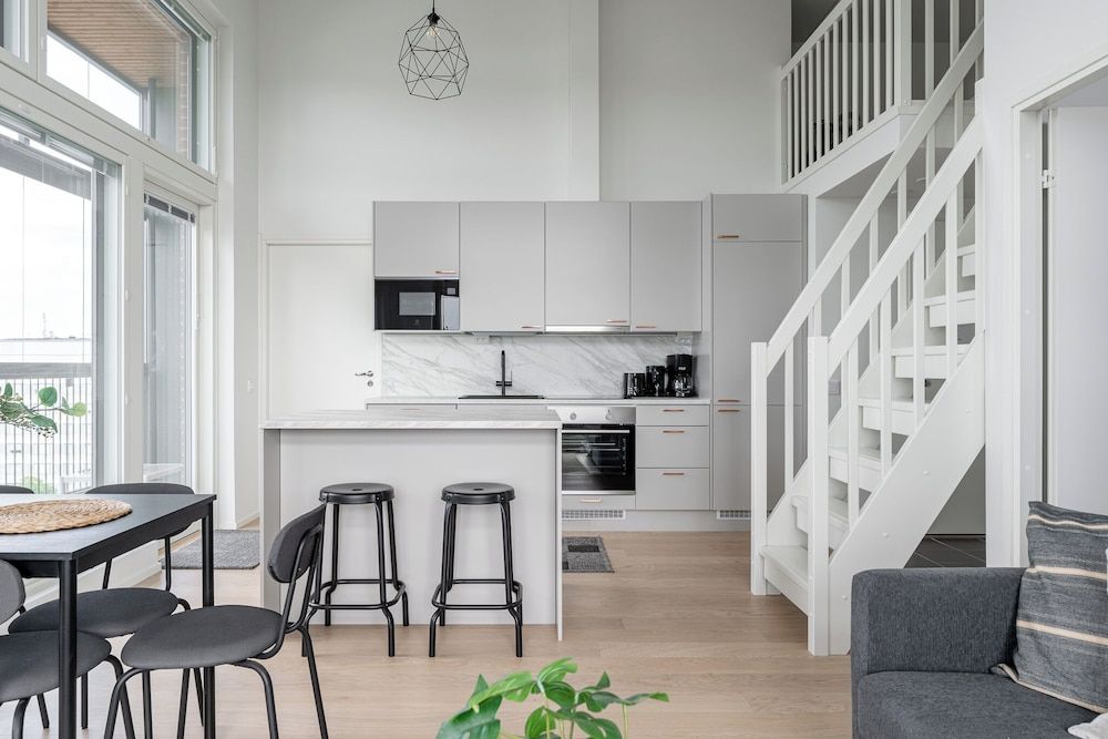 3BR Modern Loft Penthouse with Sauna & Parking