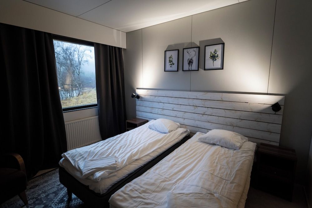 Arctic Raja Inn Basic Quadruple Room, River View 2