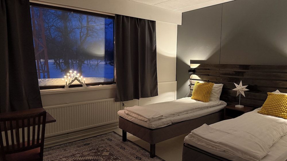 Arctic Raja Inn Basic Twin Room, Courtyard View