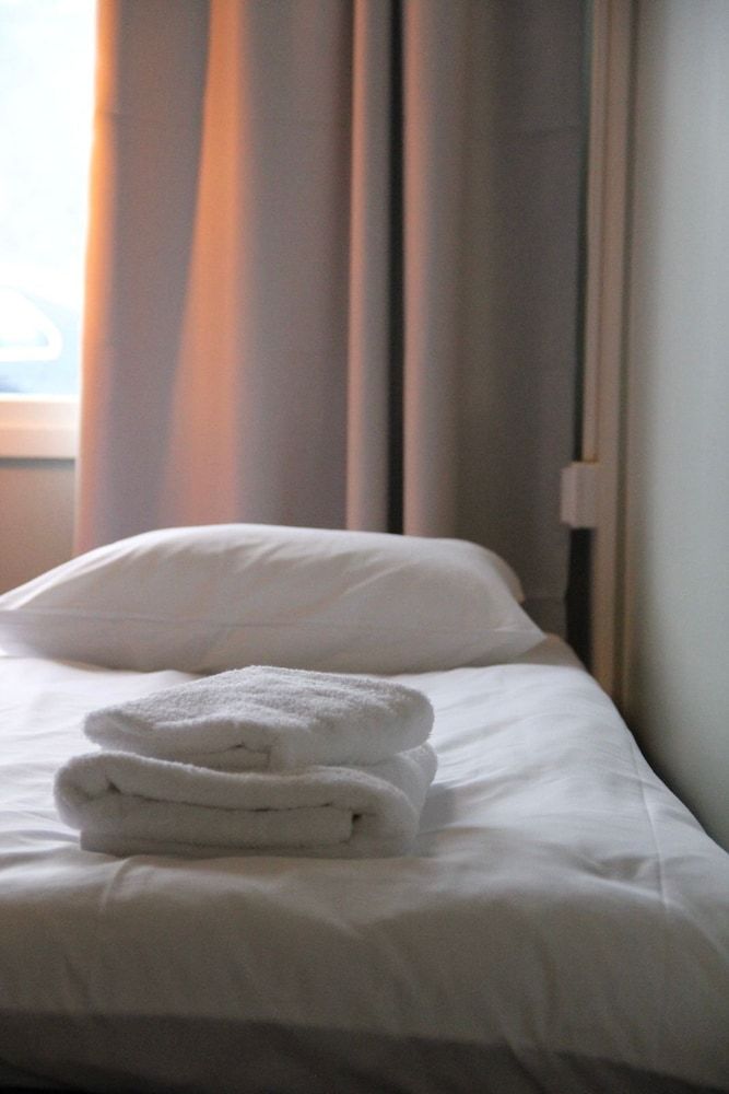 Forenom Boutique Hostel Vaasa Basic Studio, 2 Twin Beds 3