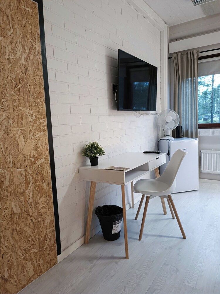 Hostel Aurora Standard Twin Room, Shared Bathroom, Lakeside 5