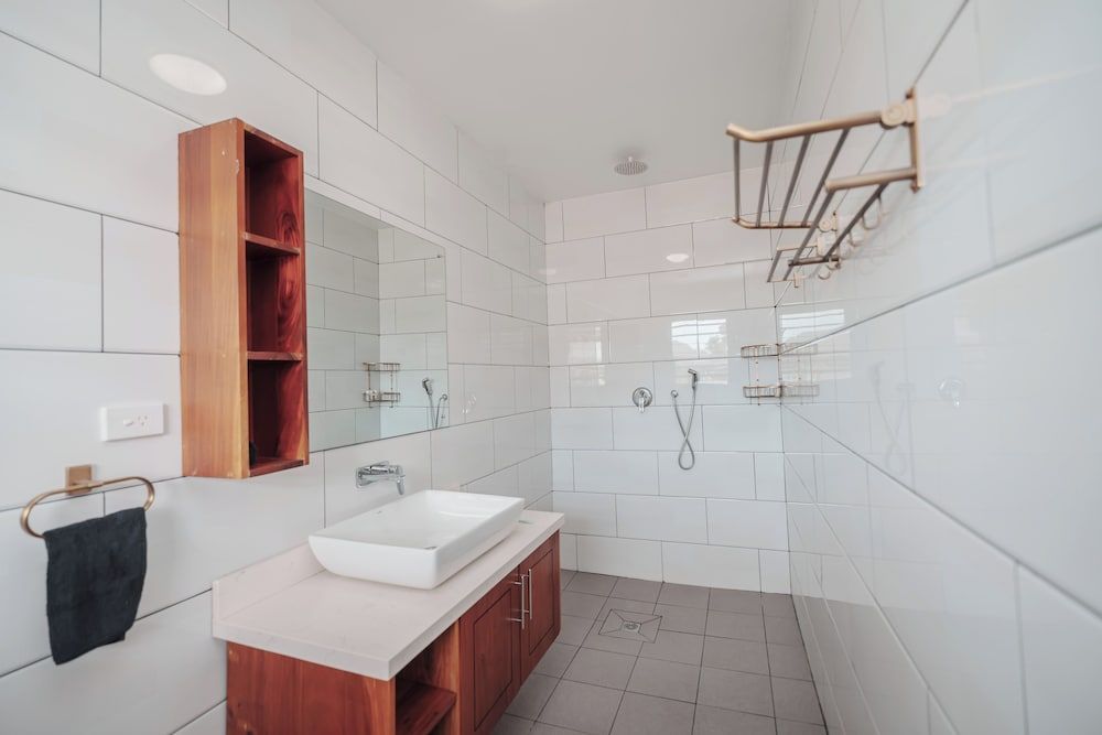 Lake Side Deluxe Villa Superior Villa, 5 Bedrooms, Lake View, Garden Area 6