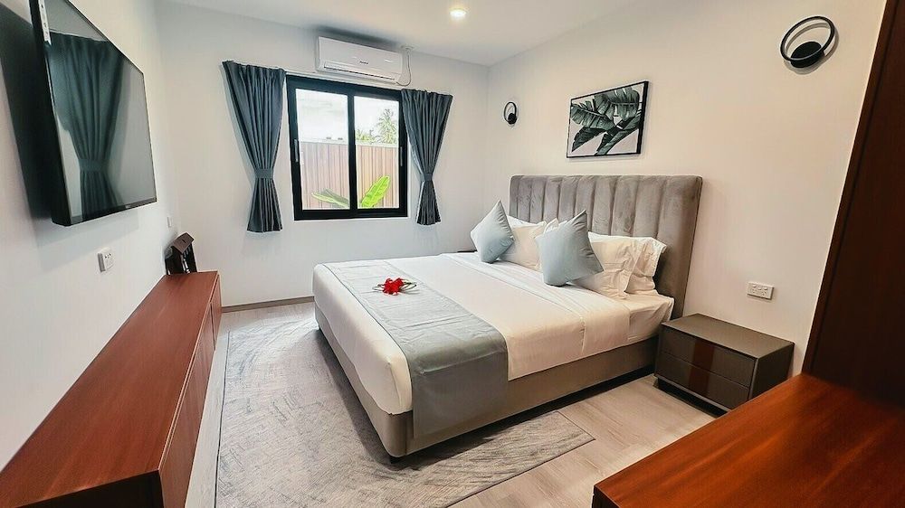 Executive Suite, 1 Bedroom, Balcony, Pool View