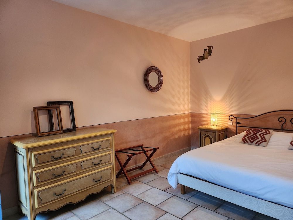 Room (La poterie)