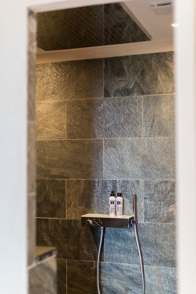 Domaine de la Cascade Parfumée Exclusive Double Room, 1 King Bed, Hot Tub 8