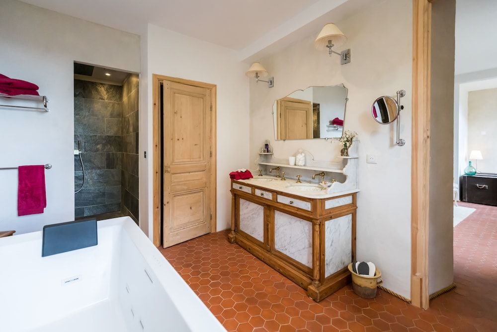 Domaine de la Cascade Parfumée Exclusive Double Room, 1 King Bed, Hot Tub 7