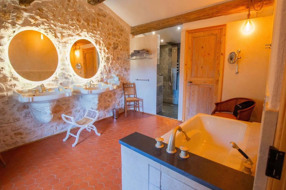 Domaine de la Cascade Parfumée Romantic Double Room, 1 King Bed, Terrace 10