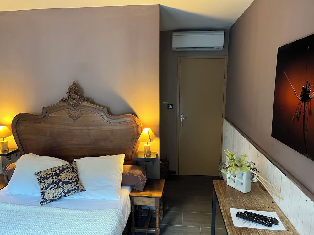 Classic Double Room (Colombier)