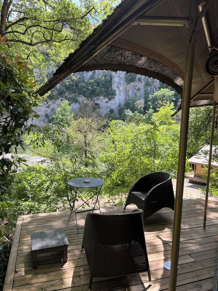Superior Tent (Liones)