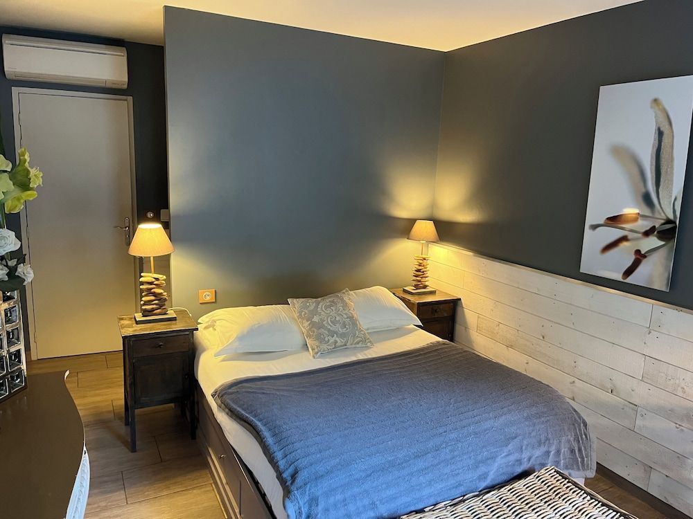 Classic Double Room (Ebbou)