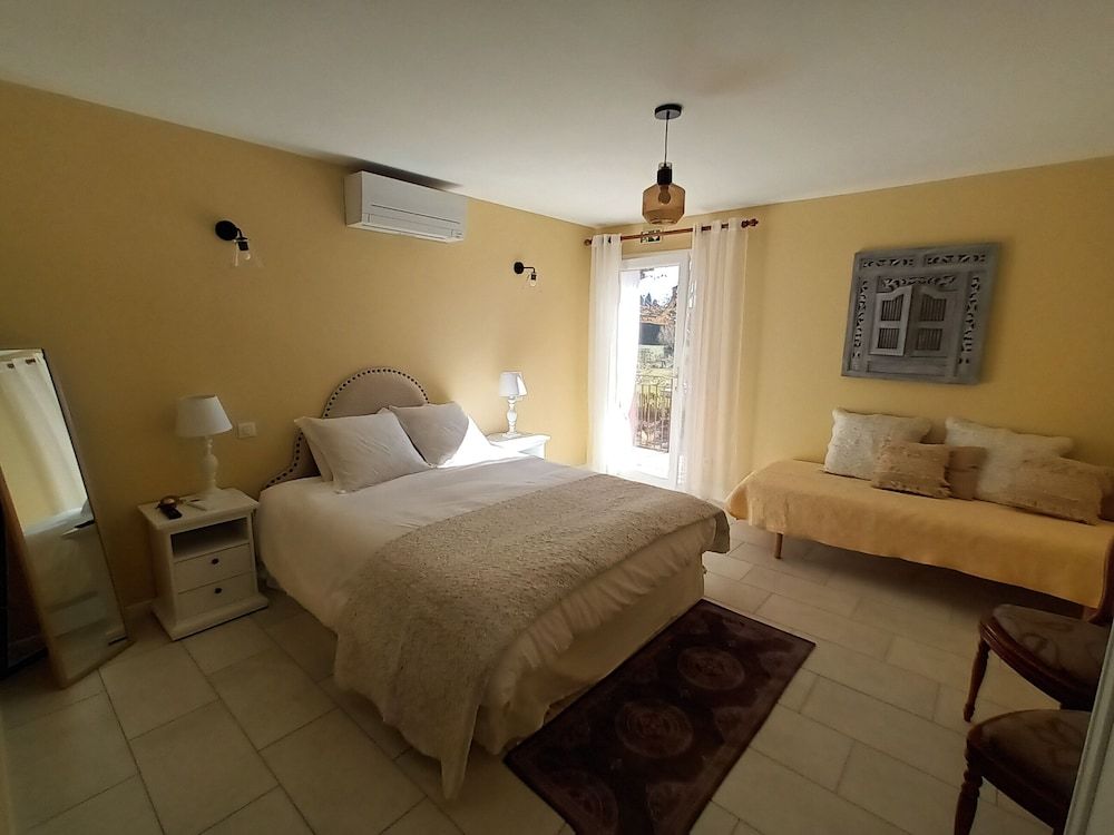 Family Triple Room, Ensuite, Pool View (La Fenière)