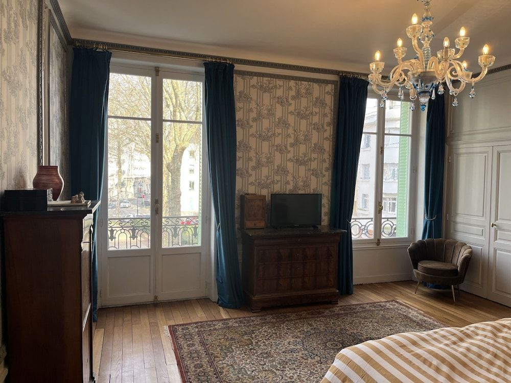 Suite de l'Opéra Deluxe Suite, Ensuite (Suite Vivaldi) 4