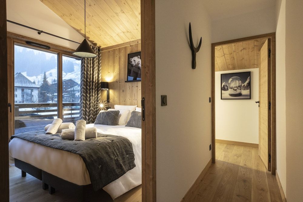 4 room premium cabin for 8-10 people