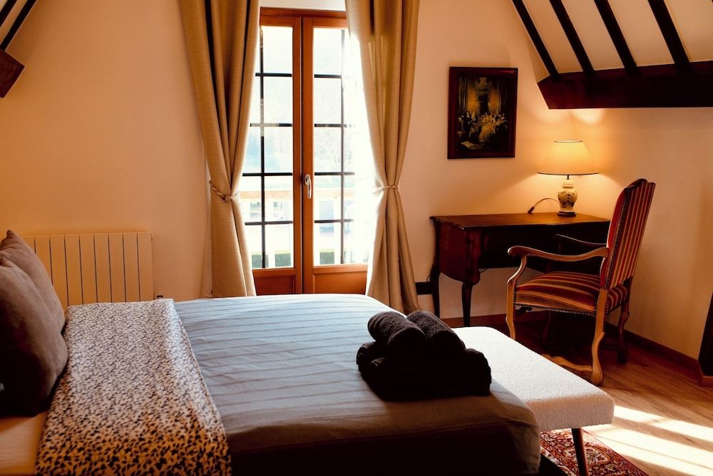 Normandy Etretat Deluxe Apartment, City View 3