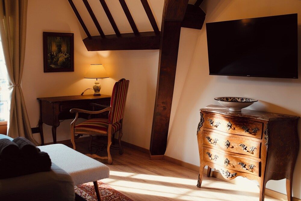 Normandy Etretat Deluxe Apartment, City View 8