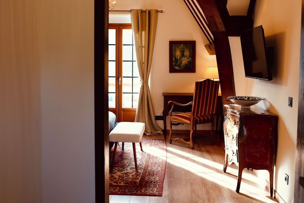 Normandy Etretat Deluxe Apartment, City View 9