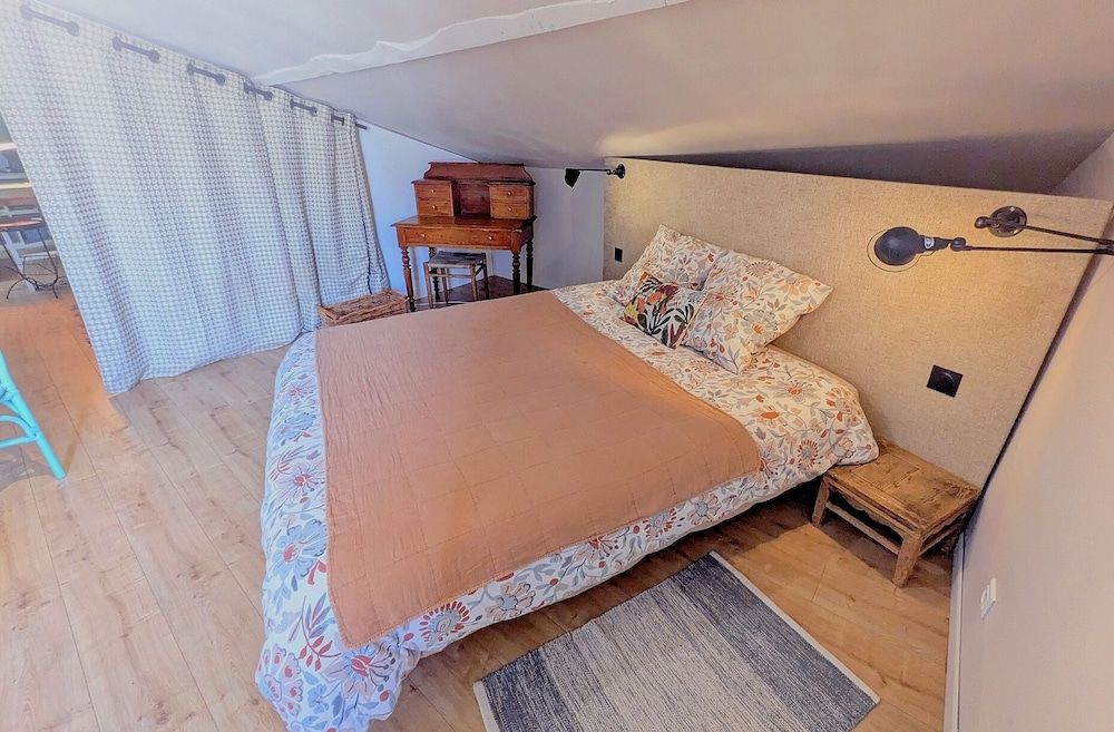 Superior Studio, 1 Queen Bed with Sofa bed, Non Smoking, Private Bathroom