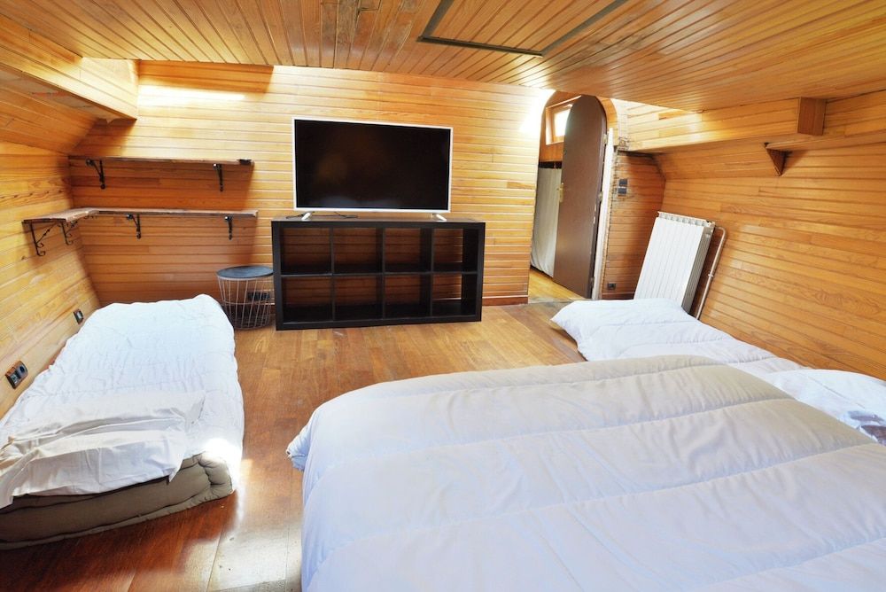 Family Room, River View