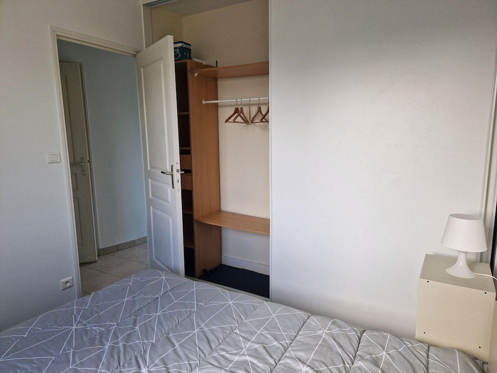 Flat With Direct Beach Access