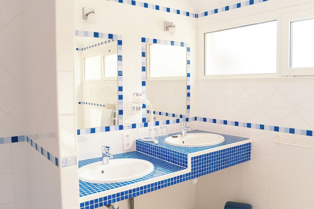 les agapanthes Family Room, Garden View 6