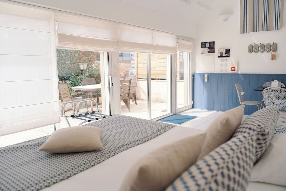 les agapanthes Family Room, Garden View 4