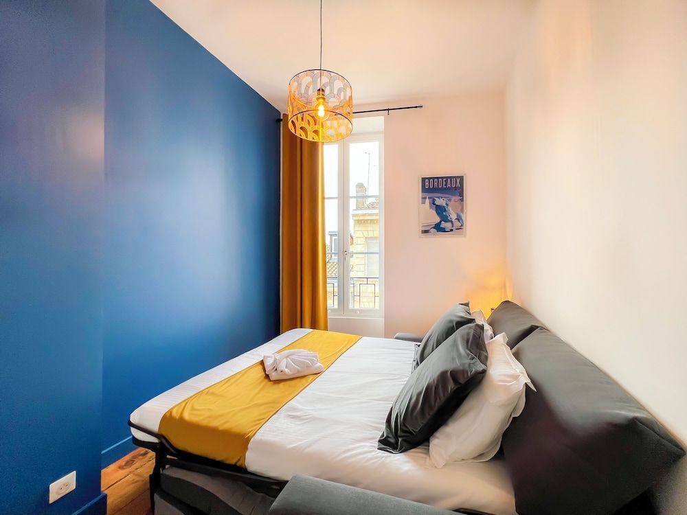 City apartment, 2 bedrooms, air conditioning, 3rd floor