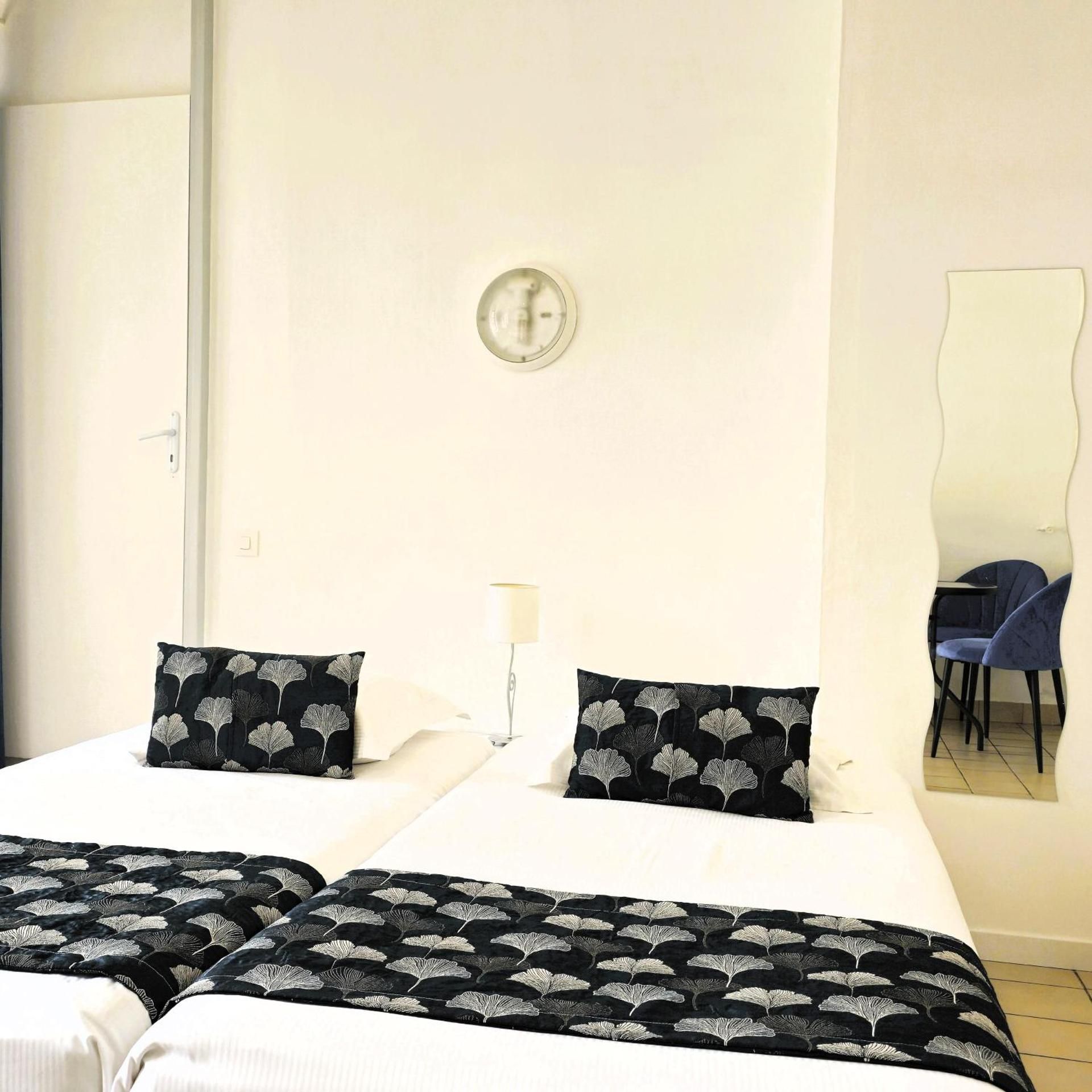 ESCAL'HOTEL Twin Room 3