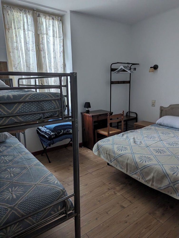 AUBERGE DES PINS Quadruple Room 2