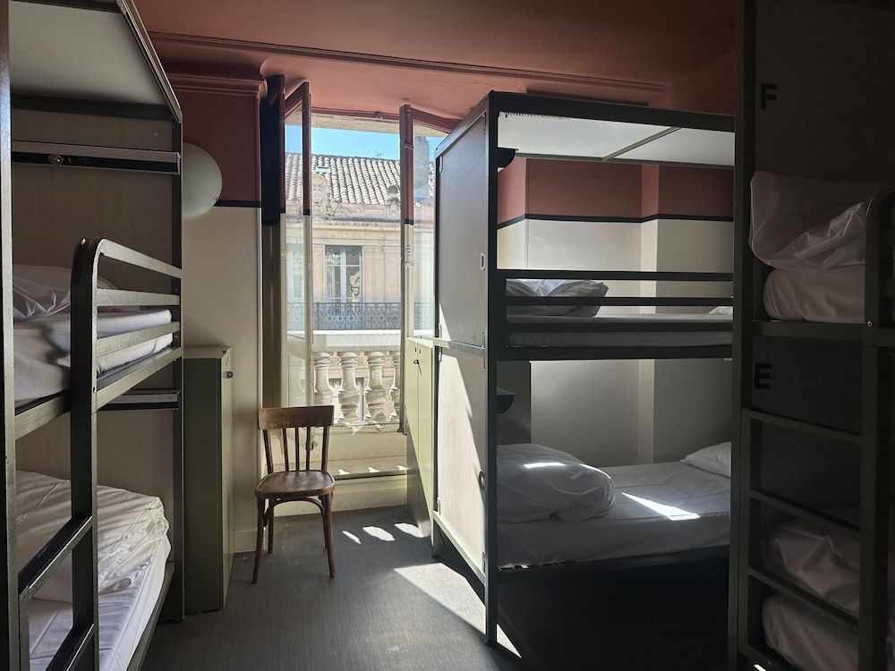 Room for 6 People - Shared Bathroom