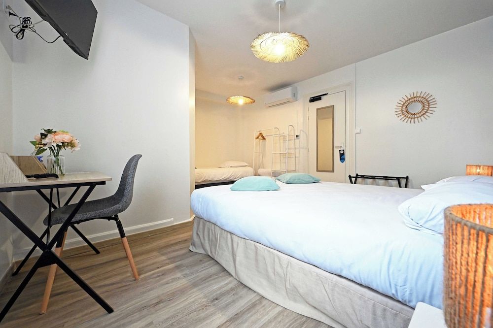 Hôtel le Terminus et son restaurant Côte à Côte Comfort Triple Room 6