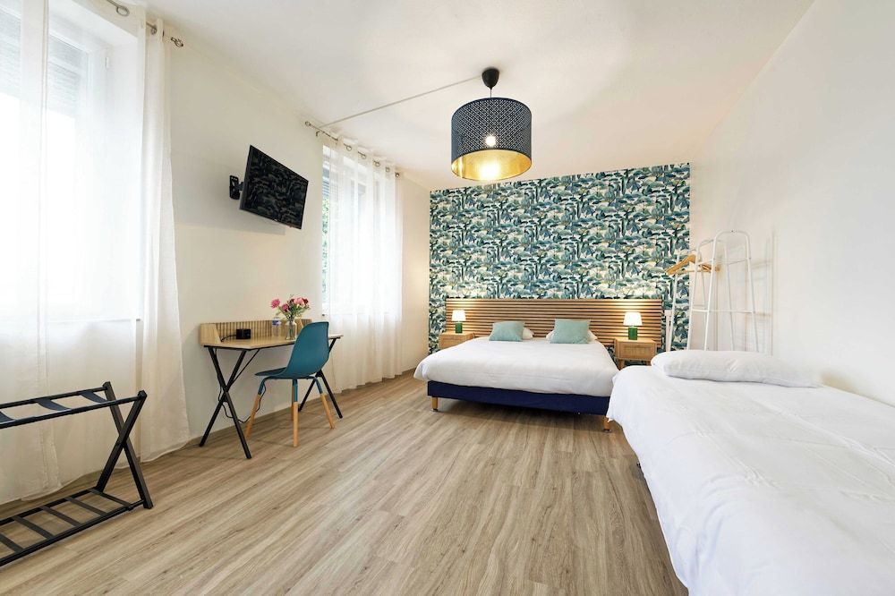 Hôtel le Terminus et son restaurant Côte à Côte Comfort Triple Room